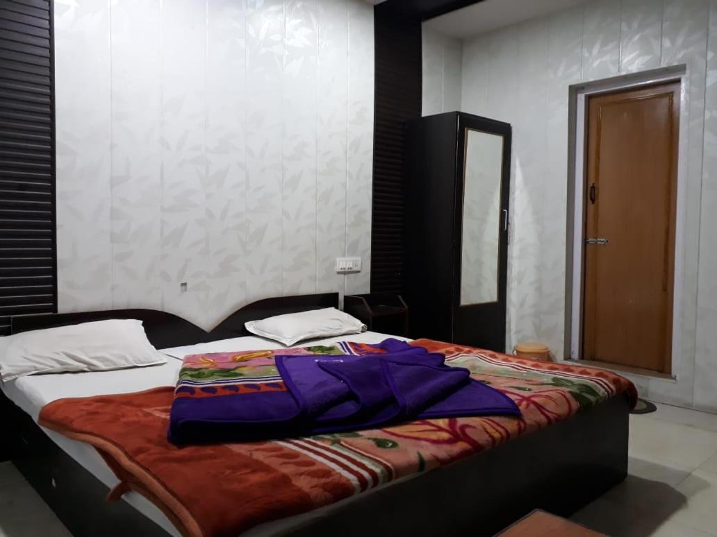 Hotel Neelam Raj 나이니탈 외부 사진