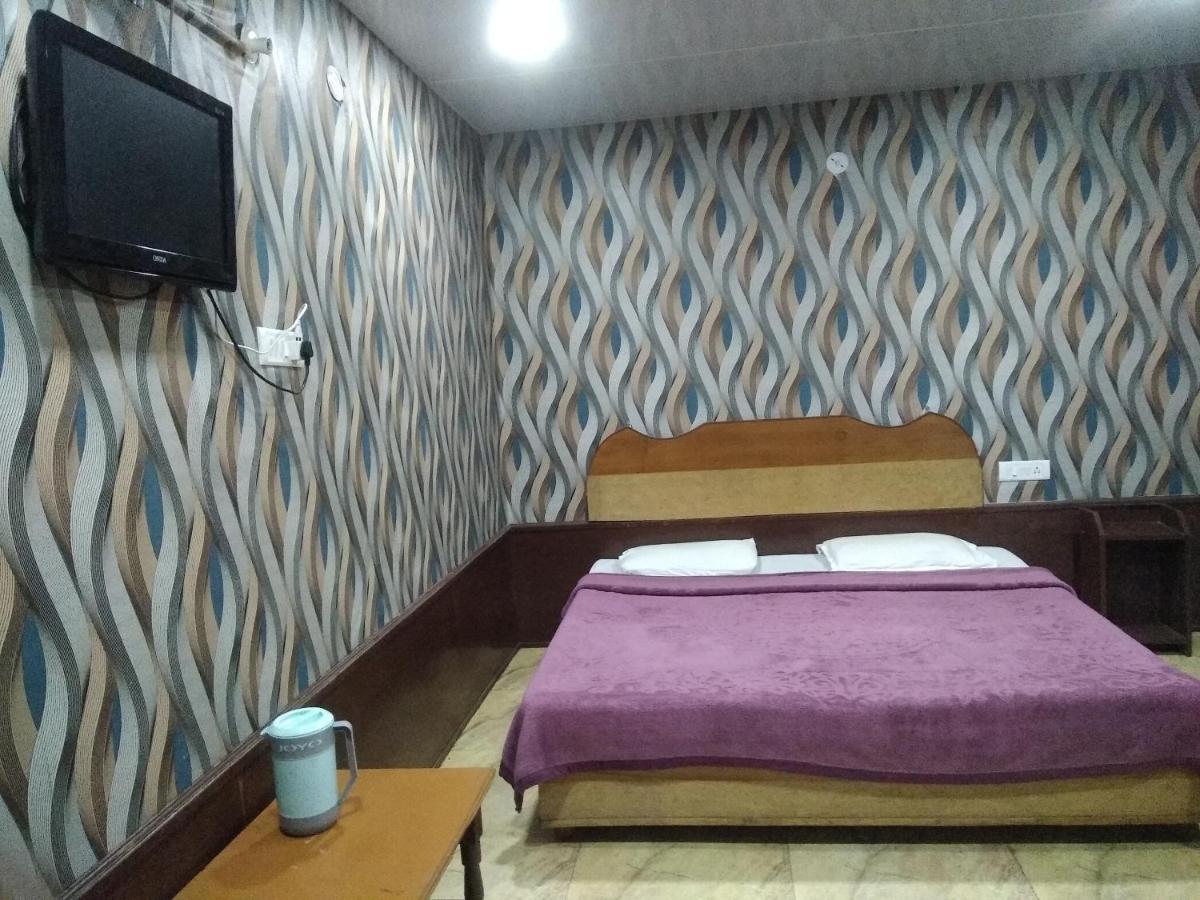 Hotel Neelam Raj 나이니탈 외부 사진