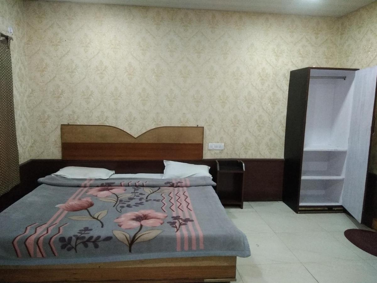 Hotel Neelam Raj 나이니탈 외부 사진